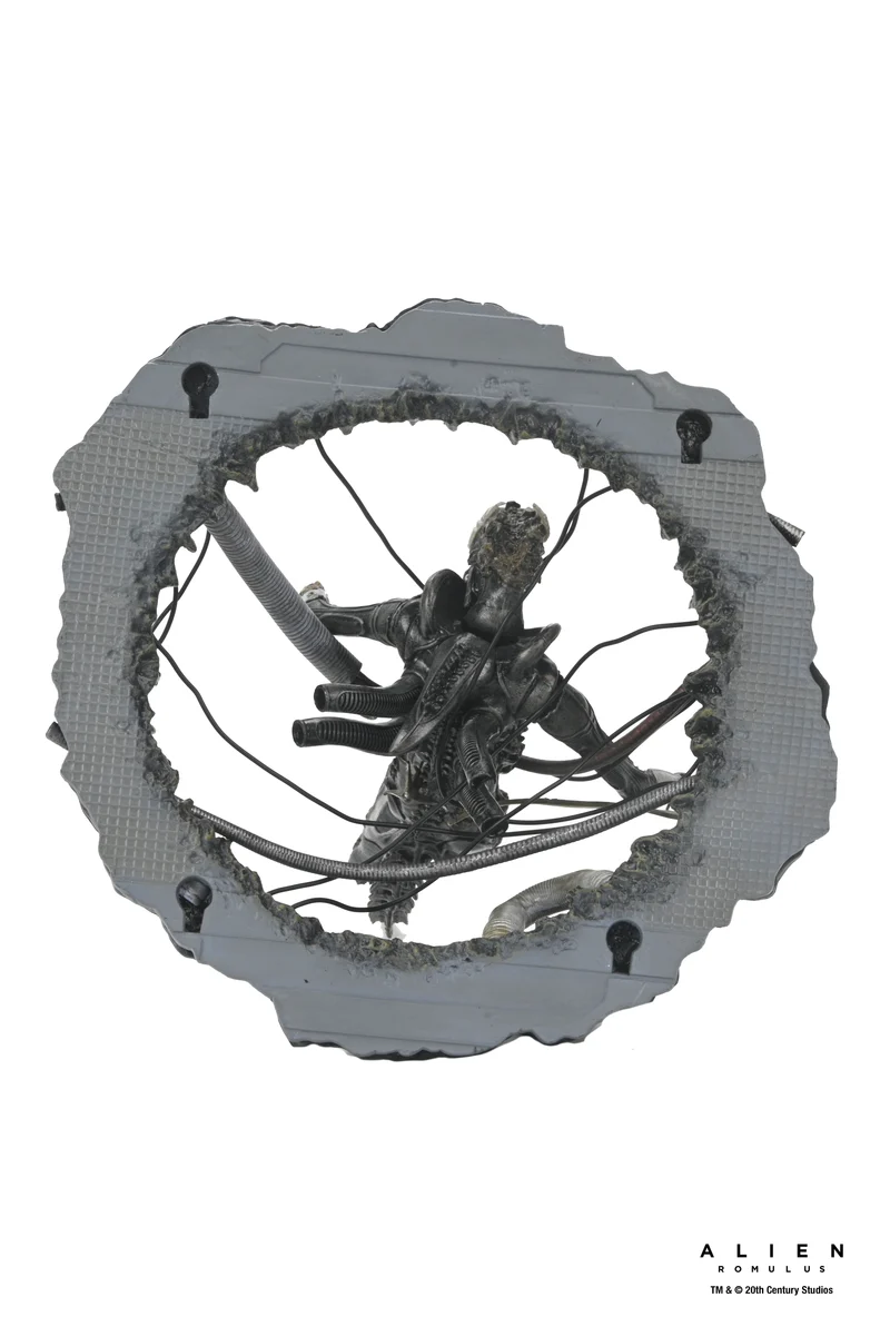NECA Figura de Accion: Alien Romulus - Xenomorfo XX121 de laboratorio suspendido Deluxe 7 Pulgadas