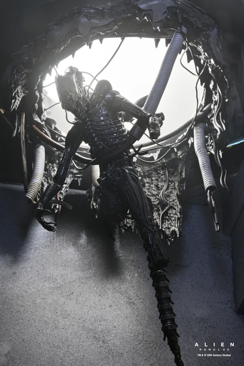 NECA Figura de Accion: Alien Romulus - Xenomorfo XX121 de laboratorio suspendido Deluxe 7 Pulgadas