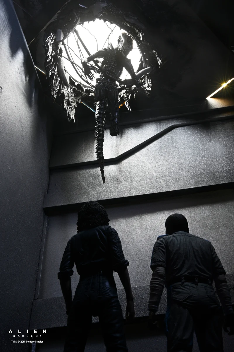 NECA Figura de Accion: Alien Romulus - Xenomorfo XX121 de laboratorio suspendido Deluxe 7 Pulgadas