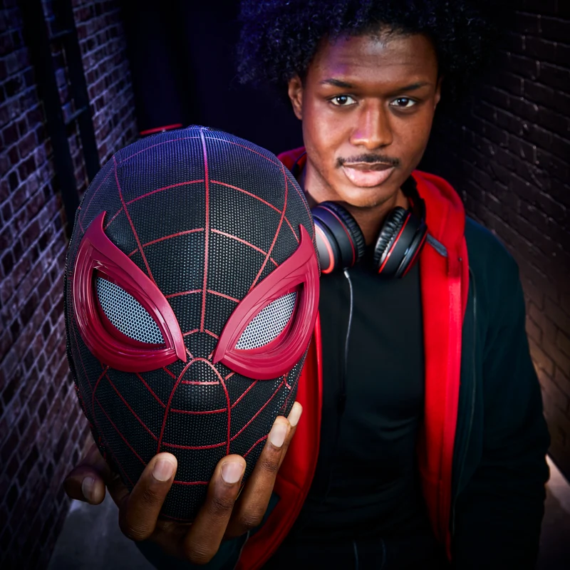 Marvel Legends Series: Spider-Man 2 Game - Miles Morales Mascara Electronica Premium