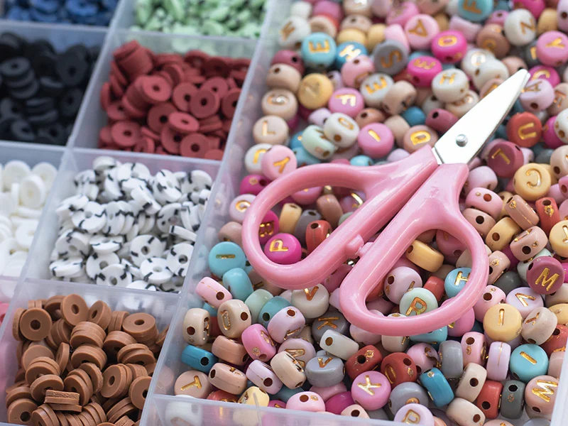Maxi Caja 16 colores perlas Nature con accesorios · La Petite Épicerie