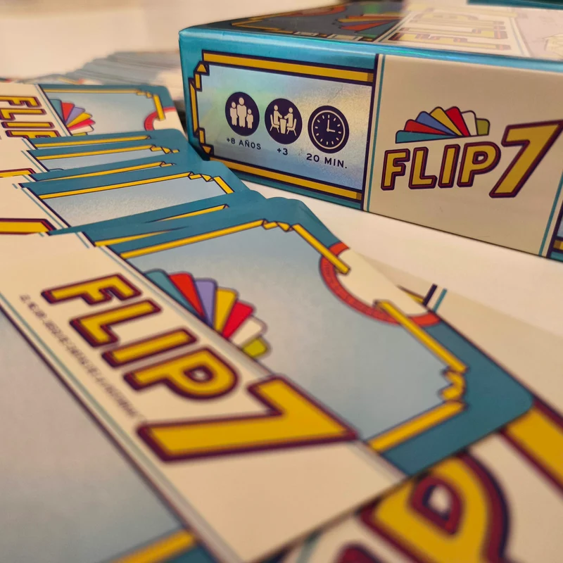 Flip 7 - Juego de mesa - Mercurio - 3+ jugadores - 8+ años - 20 min