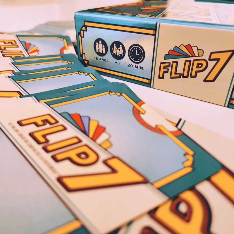 Flip 7 - Juego de mesa - Mercurio - 3+ jugadores - 8+ años - 20 min