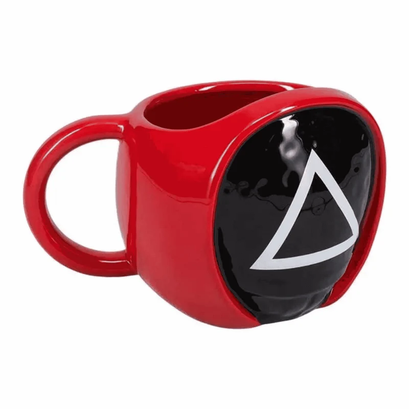 Taza 3D Guardia Triángulo El Juego del Calamar – 500 ml