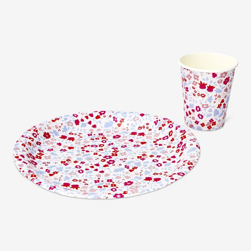 Disposable cups. 8 pcs