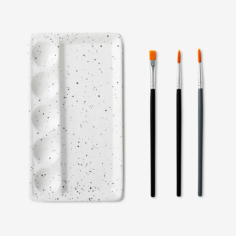 Mixing palette. With paintbrushes