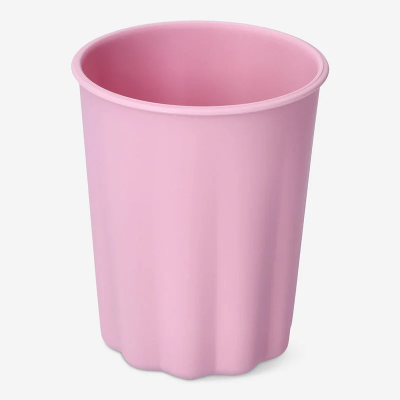 Plastic cups. 4 pcs