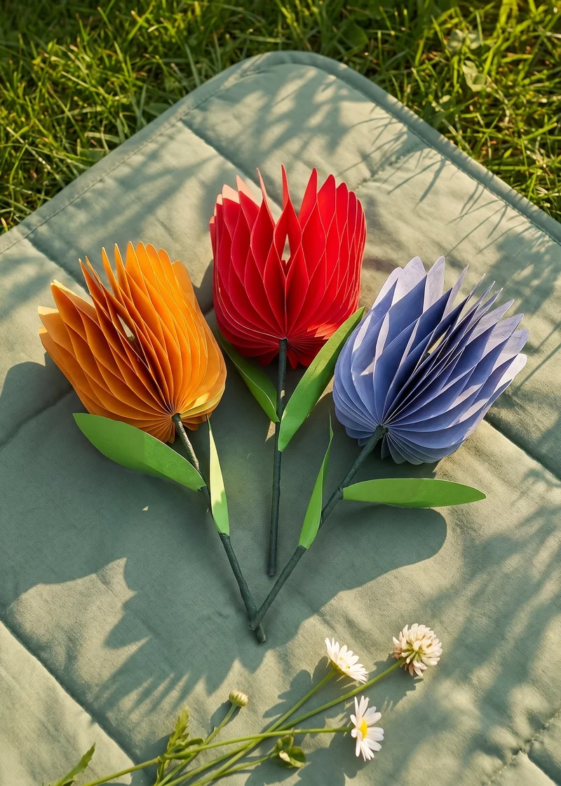 Honeycomb paper flower decorations - 3 pcs