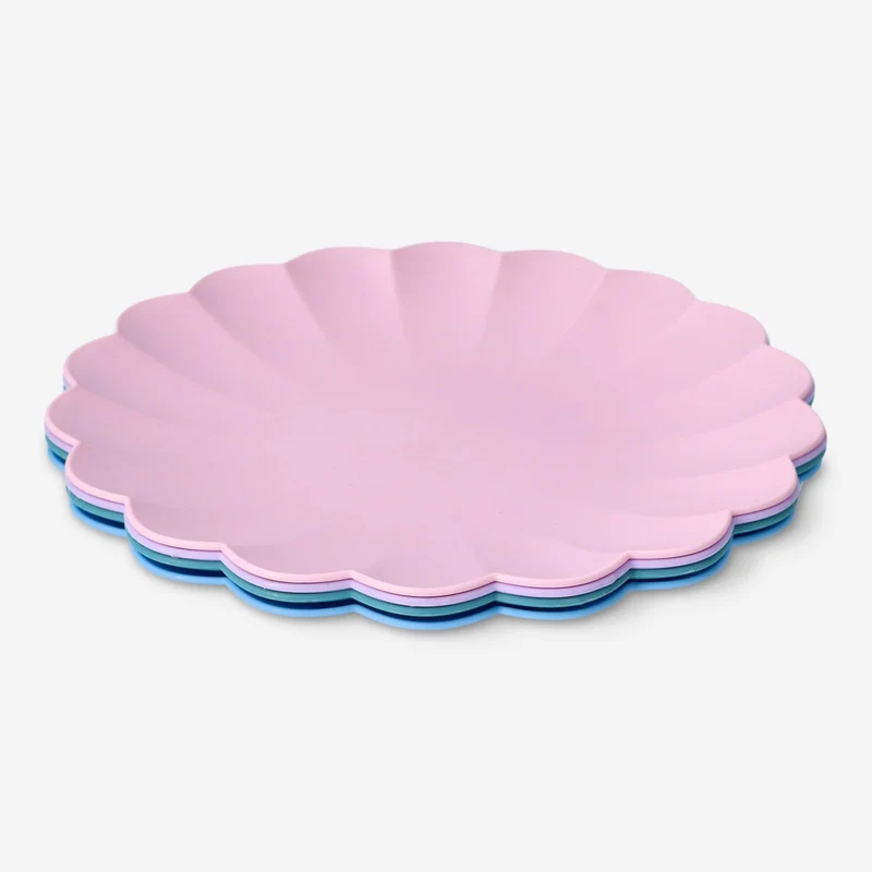 Plastic plates. 4 pcs