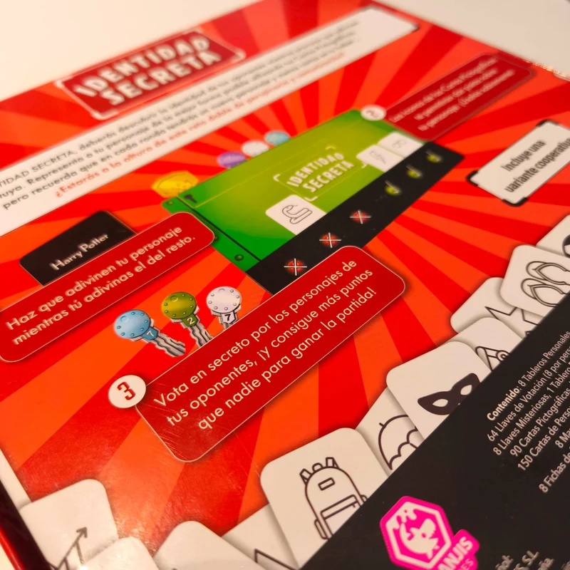 Identidad Secreta - Juego de mesa - Tranjis - 3-8 jugadores - 10+ años - 30 min
