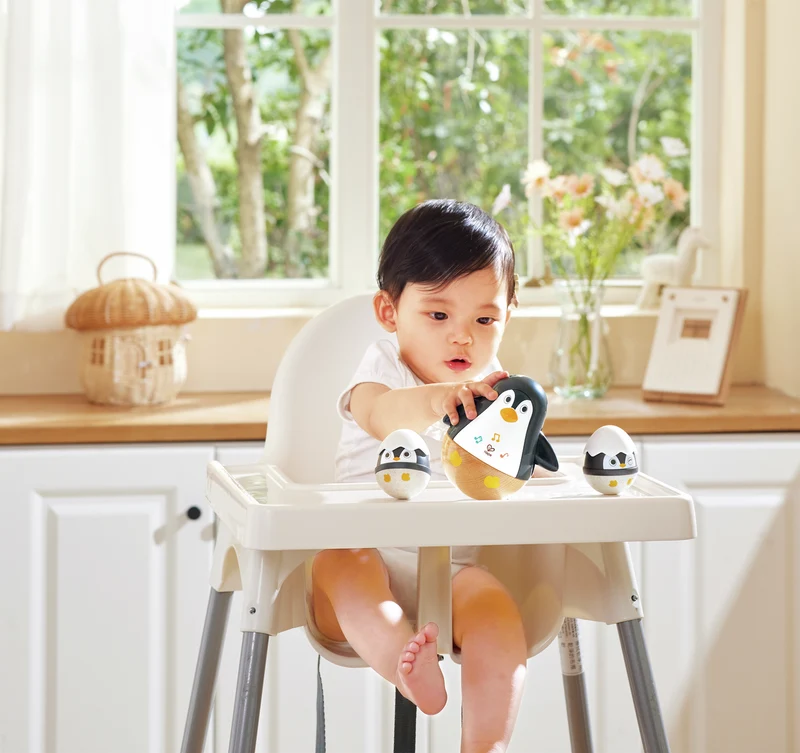 Sonajeros Tentetieso Penguin Family · Hape
