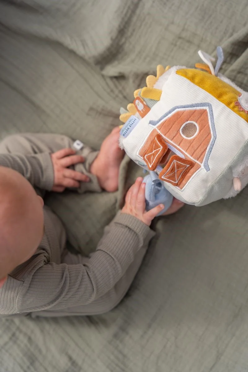 Cubo Blandito de Actividades Pequeña Granja · Little Dutch