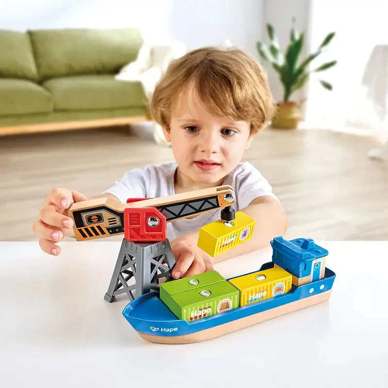 Buque de Carga y Grúa · Hape
