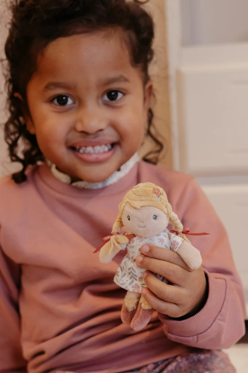 Julia Muñeca Blandita Pequeña Nueva · Little Dutch