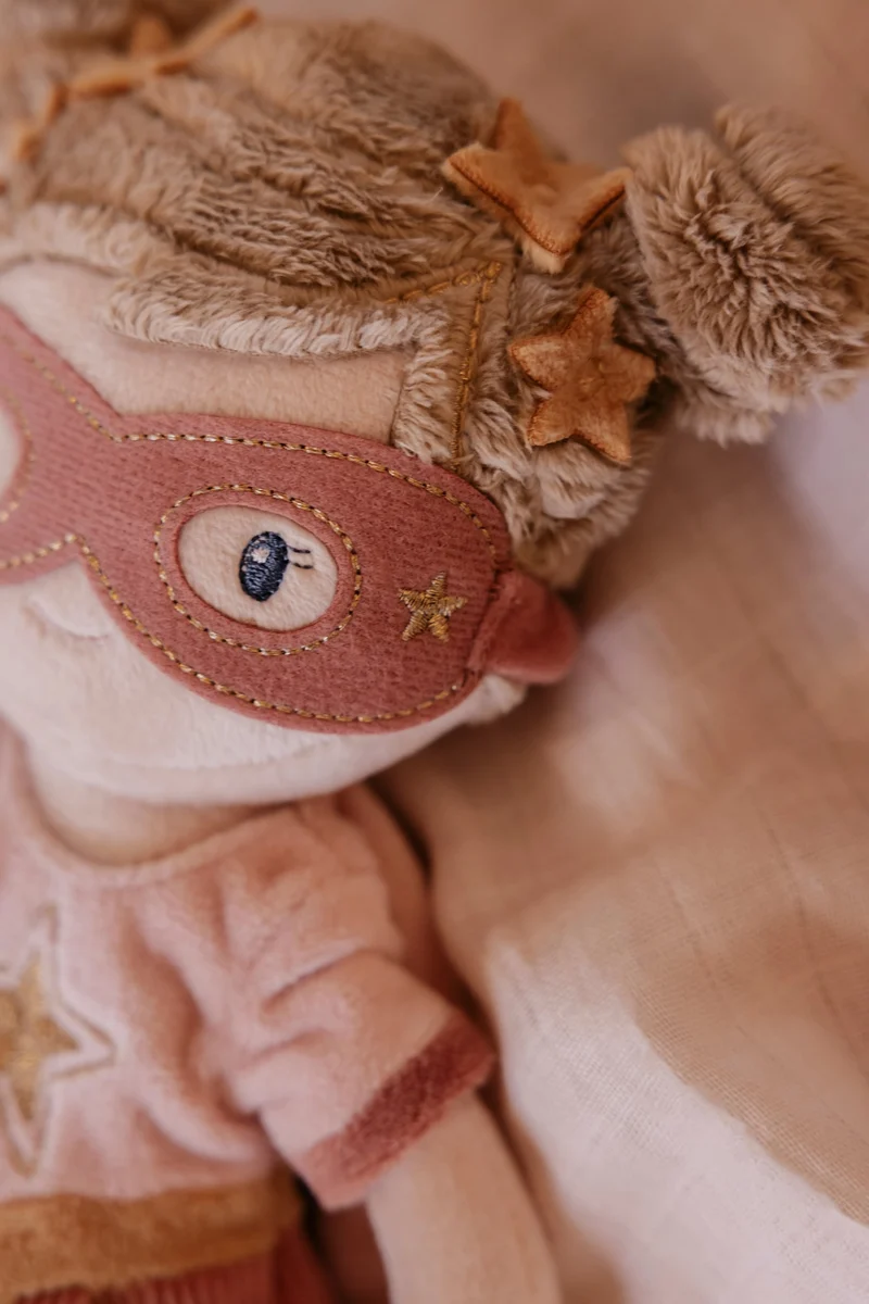 Rosa Superheroína Muñeca Blandita · Little Dutch