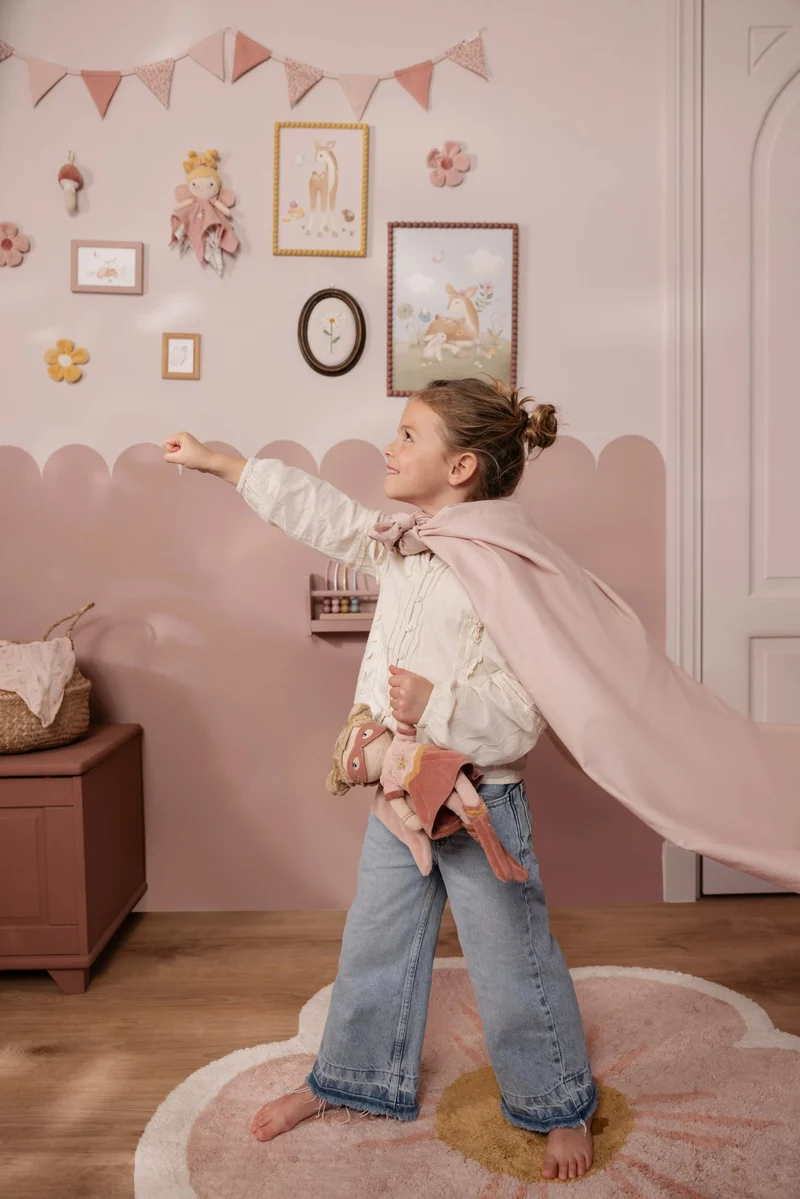 Rosa Superheroína Muñeca Blandita · Little Dutch