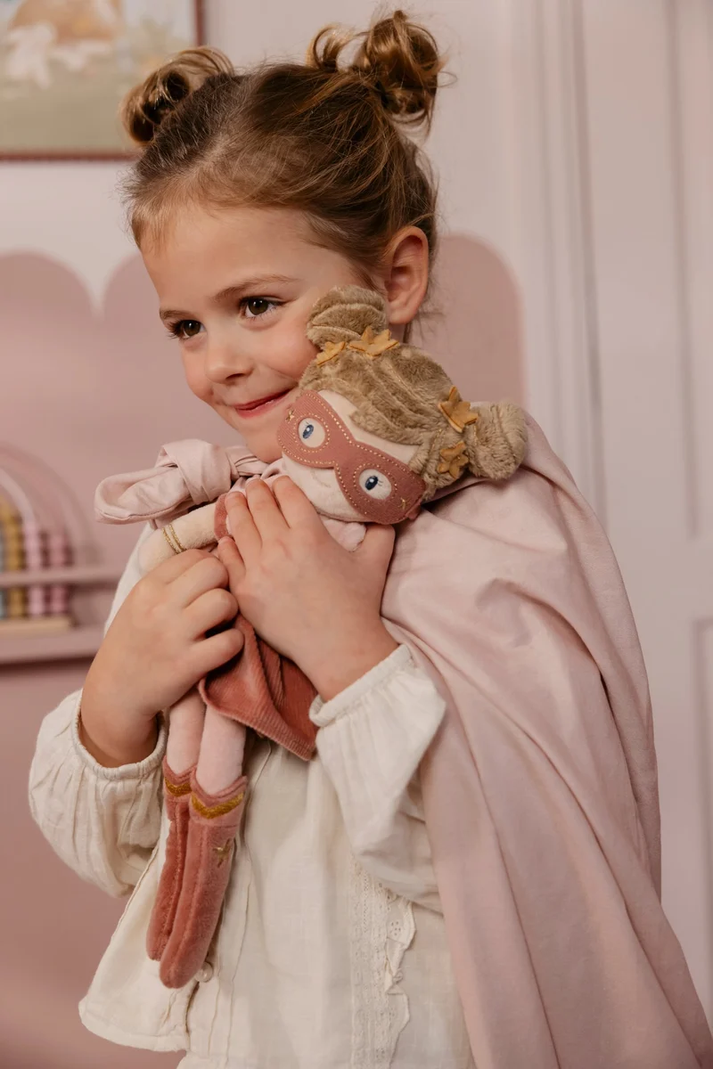 Rosa Superheroína Muñeca Blandita · Little Dutch