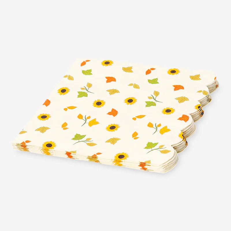 Napkins with autumn print and scalloped edges - 16 pcs