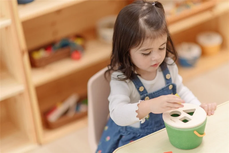Cubo clasifica figuras · Plantoys