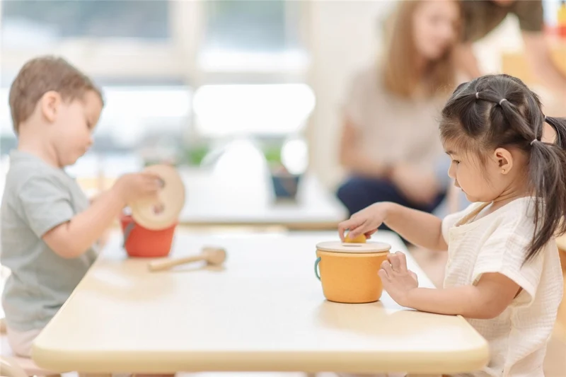 Cubo encaja y cae · Plantoys