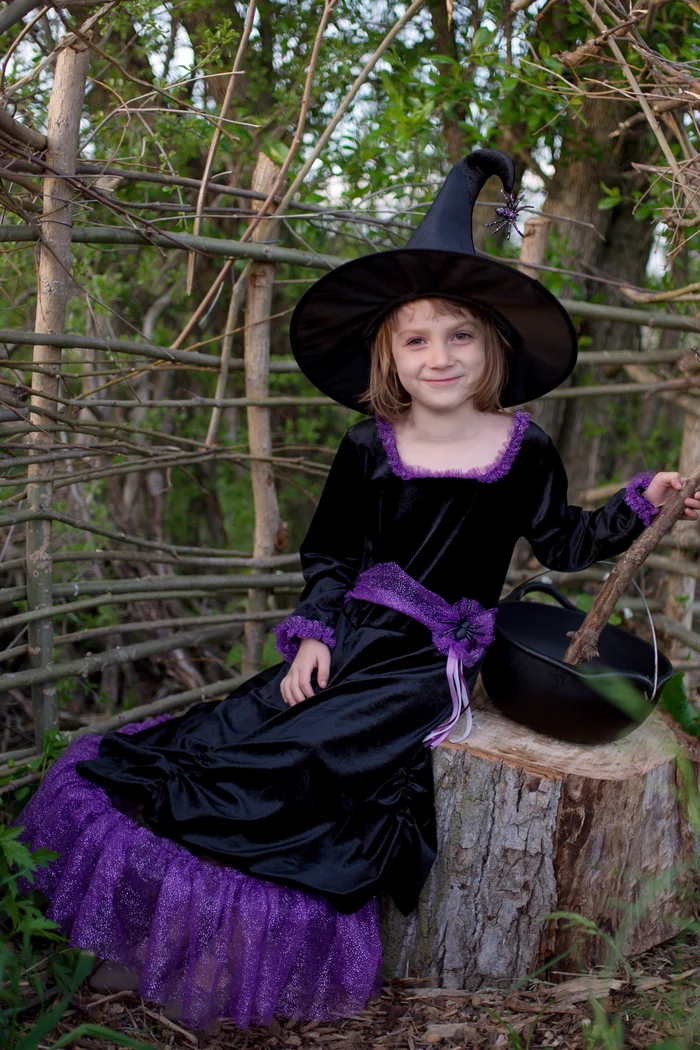 Vera the Velvet Witch (varias tallas)