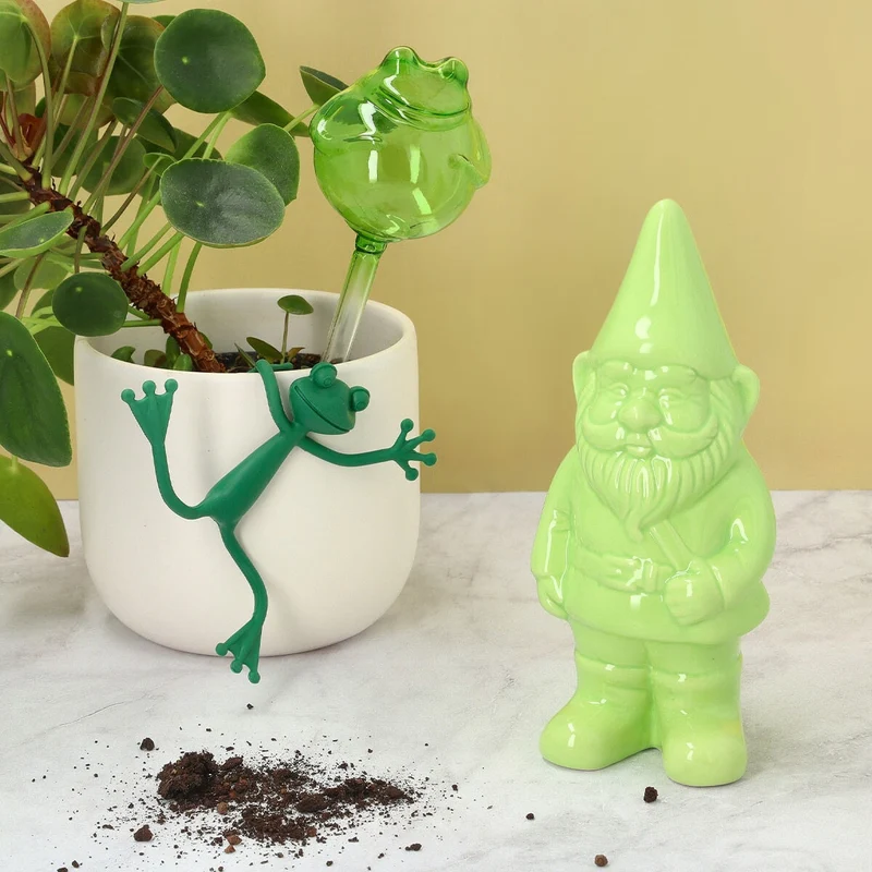 Frog watering spike